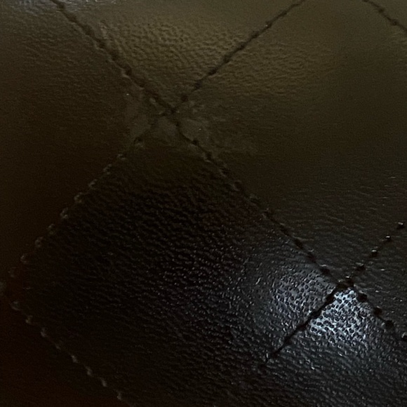 Preloved Chanel round shaped Black&White sunglasses - Picture 14 of 14